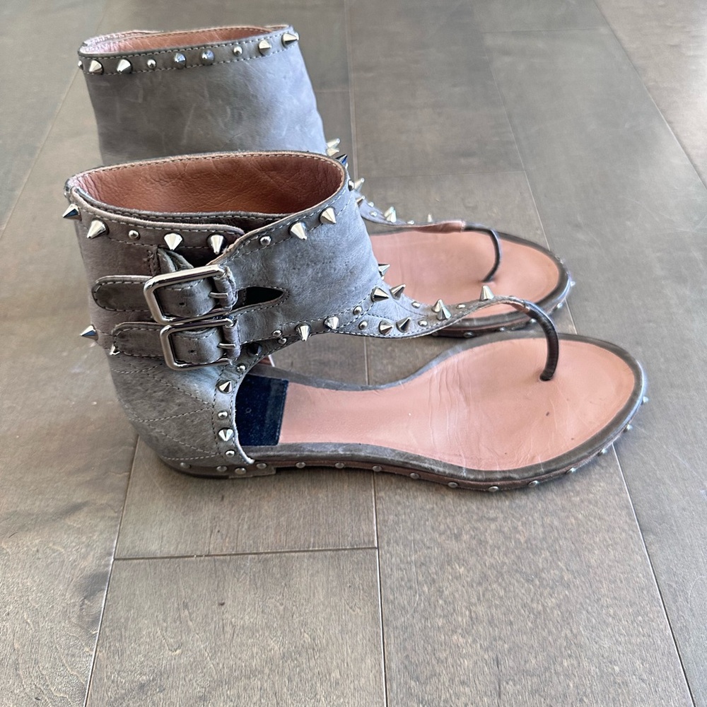 Laurence Decade Paris  Studded Gray Flat Sandals 38